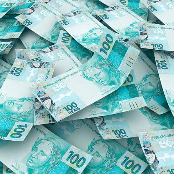 R$ 8 mil reais no pix